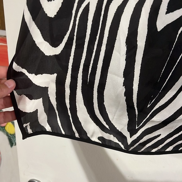 Vince Camuto sleeveless flowy satin top - Picture 7 of 9